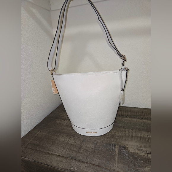 Michael Kors White Bucket Bag - Picture 2 of 5